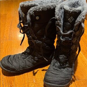 Columbia Women's Quilted Lace up Black Winter Boots, size 5, never worn